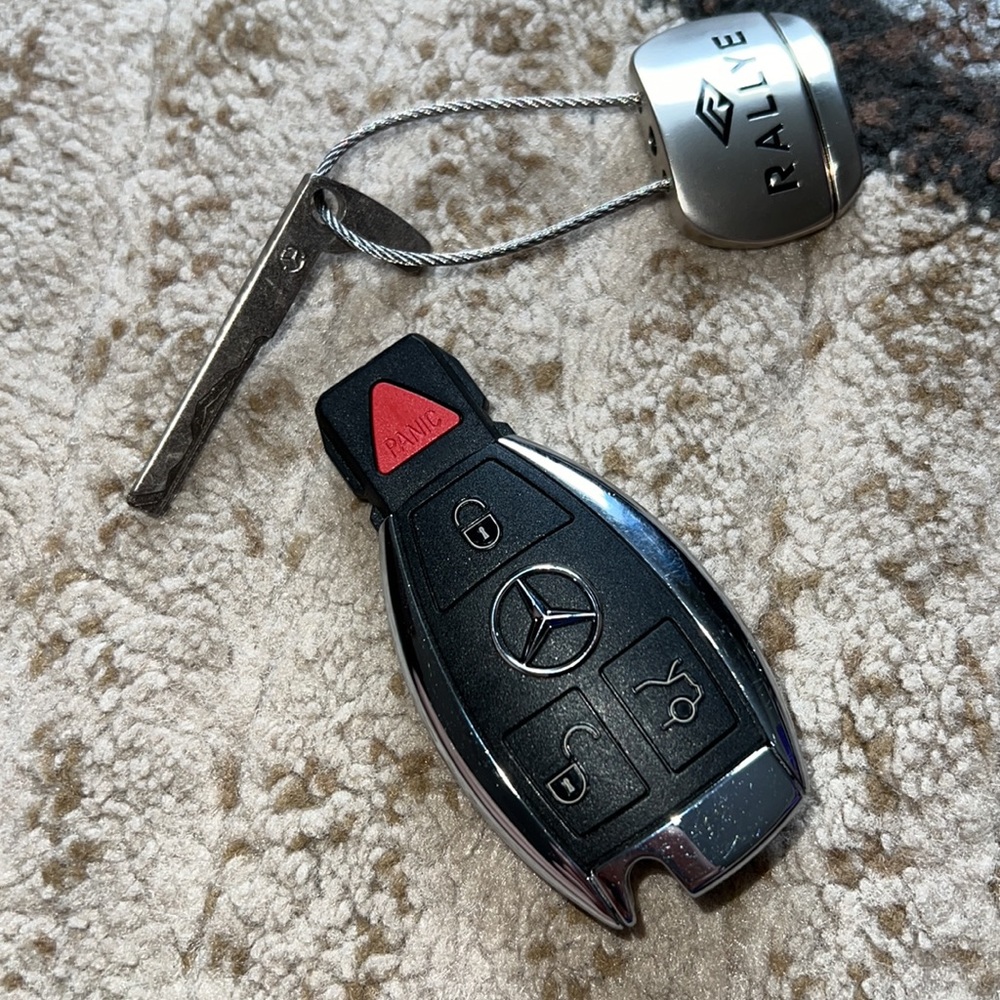 Mercedes Benz Key Fob - Picture 3 of 3